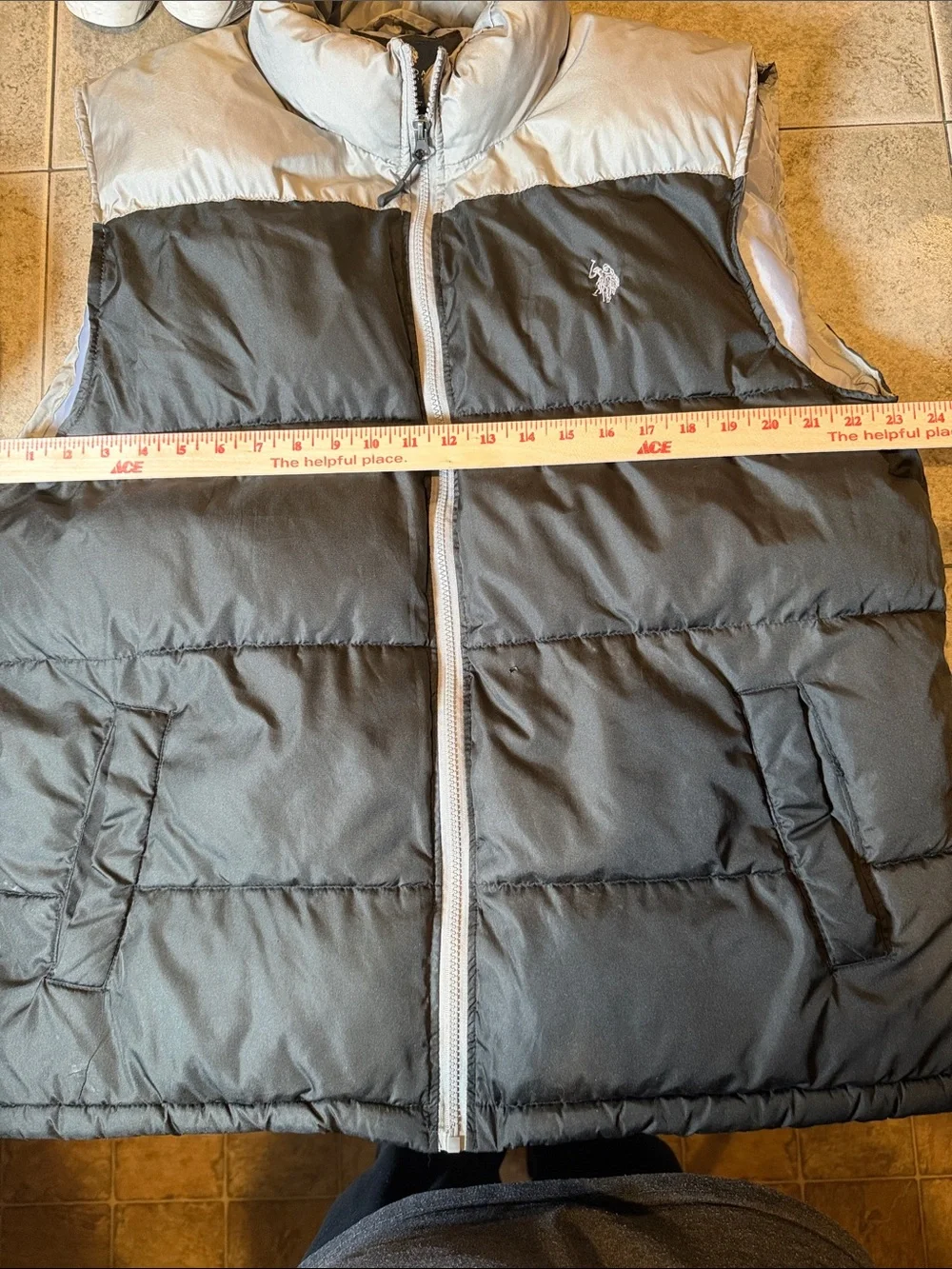 U.S. Polo Assn. Men’s Black and Light Gray Puffer Vest Size XL